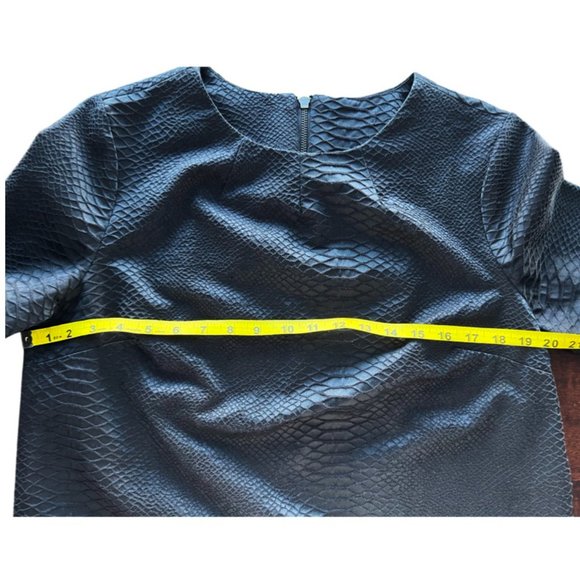 🌸4/$20🌸 Faux Snake Leather Boxy Crop Top - Picture 13 of 14